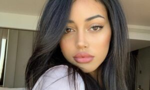 This Rich Sugar Mummy In USA Willing To Spend And Take Care Of You -