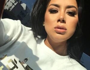 Rich Mummy In London, England, UK Is Available For Dating – Click Here