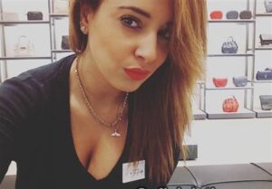 Rich Sugar Mummy In Texas, USA Seeks Husband From African - Click To Accept Her