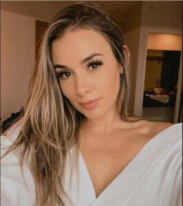 This Rich USA Sugar Mummy Is Willing To Pay You $5,000 Monthly