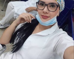 This Rich Sugar Mummy Sharon In USA Waiting To Connect With You – Chat Her Now