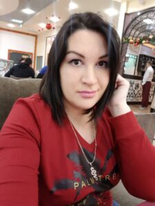 Wealthy Sugar Mummy In USA Wants Your Phone Contacts