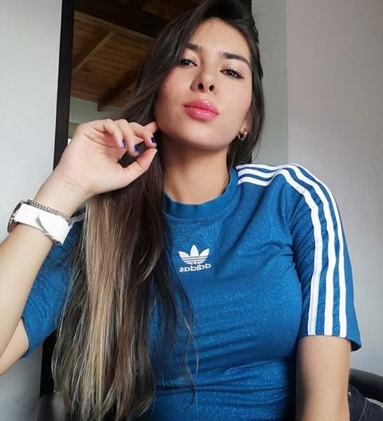 This Rich Sugar Mummy In USA Phone Number Is Available- Get Connected Now