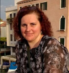 Rich Sugar Mummy In Dubai Wants To Date A Young Man- Connect With Her Now