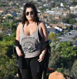 Private Number Of This Rich USA Sugar Mummy Is Available – Call Her Now
