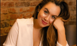 Rich Sugar Mommy In USA Wants To Spend Money On You – Contact Her Now